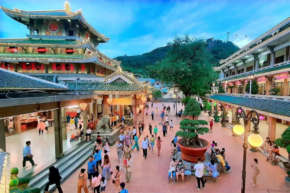 Gợi ý tour đi Chùa Bà Châu Đốc hành hương