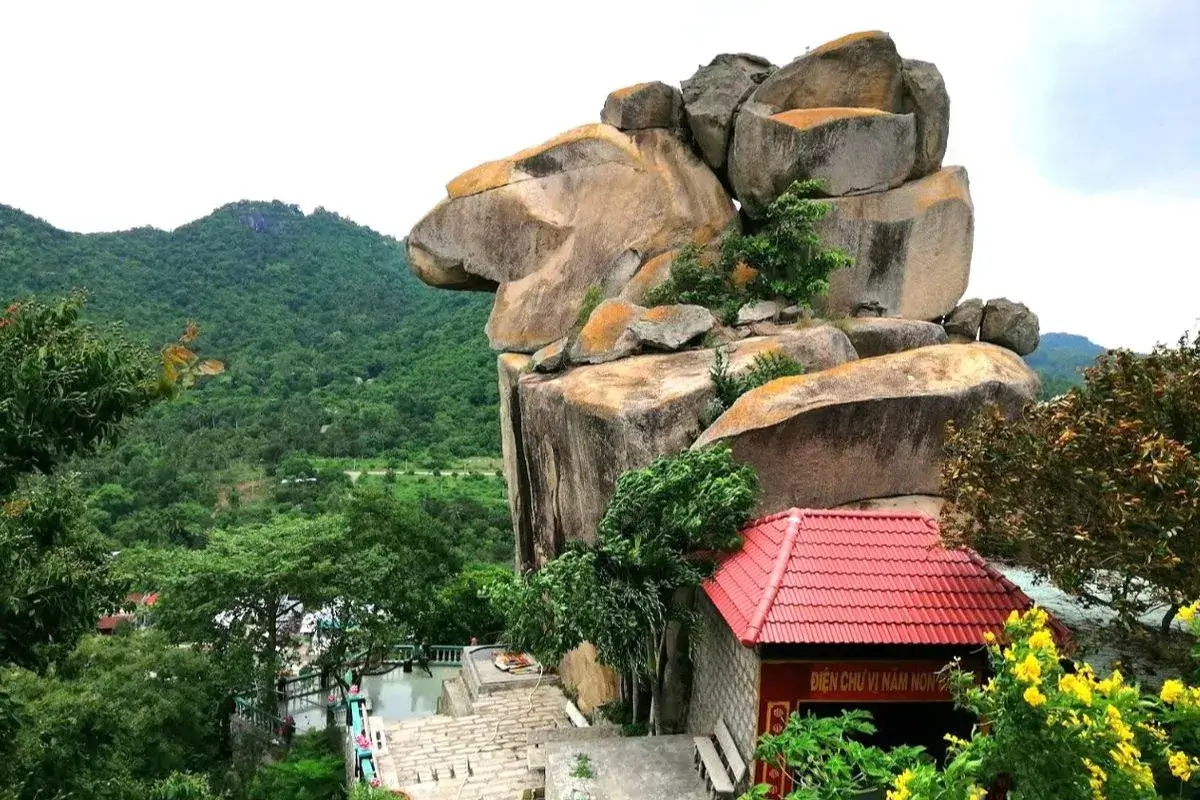 Hành trình đến Núi Ông Két An Giang từ Châu Đốc chỉ 25km, rất tiện lợi trong để đi lại