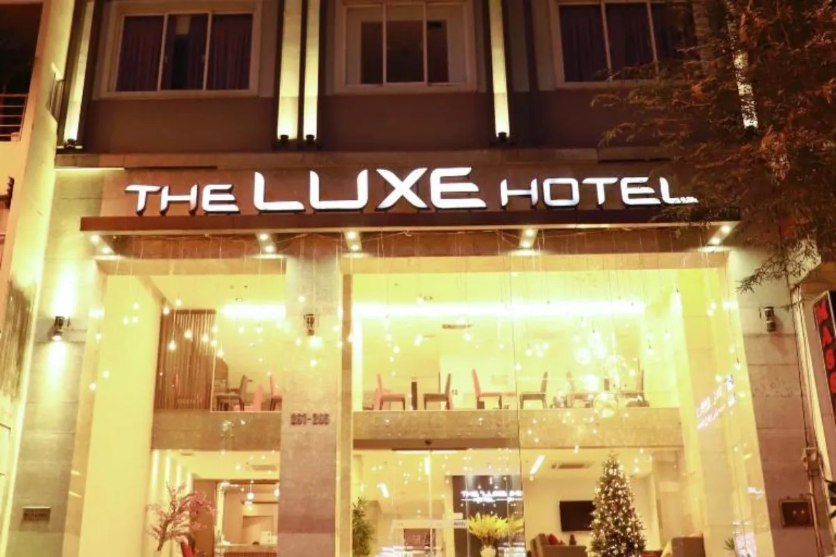 The Luxe Hotel tựa như một ốc đảo nghỉ dưỡng mang đến không gian ấm cúng giúp du khách tận hưởng khoảnh khắc nghỉ ngơi.