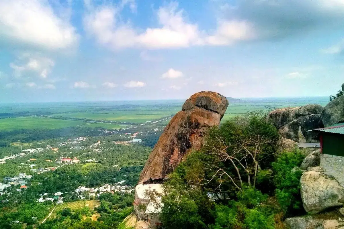 Khám phá Núi Két – viên ngọc tâm linh giữa vùng Thất Sơn