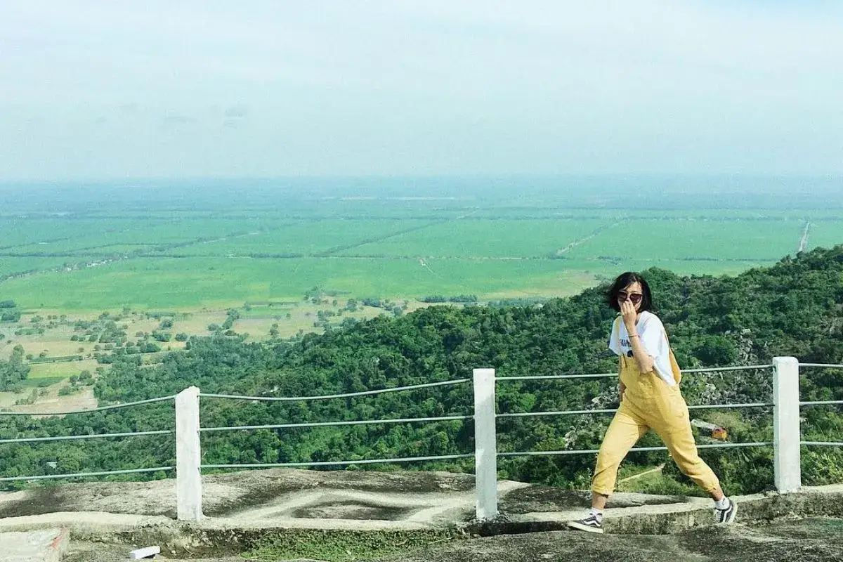 Leo núi Núi Cô Tô An Giang, băng qua rừng xanh và khám phá hệ sinh thái độc đáo