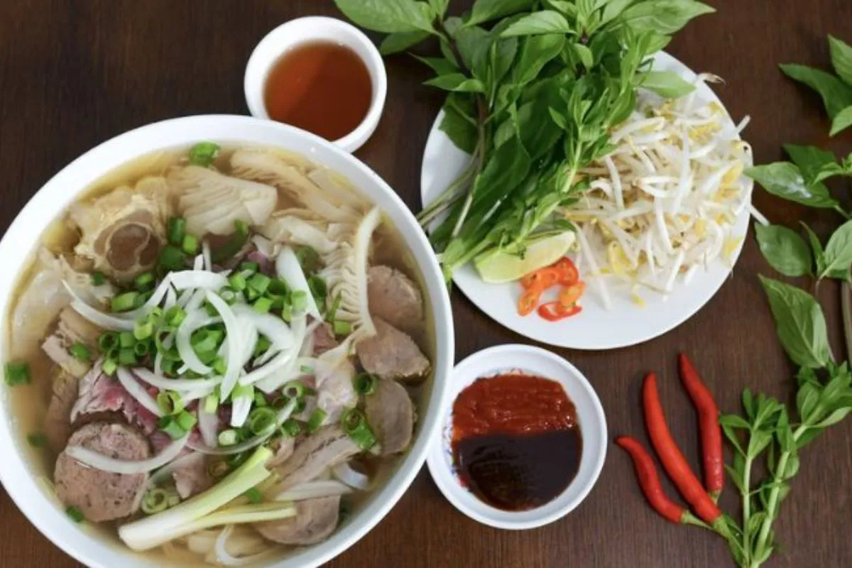 Quán ăn bình dân phở Phú Hương
