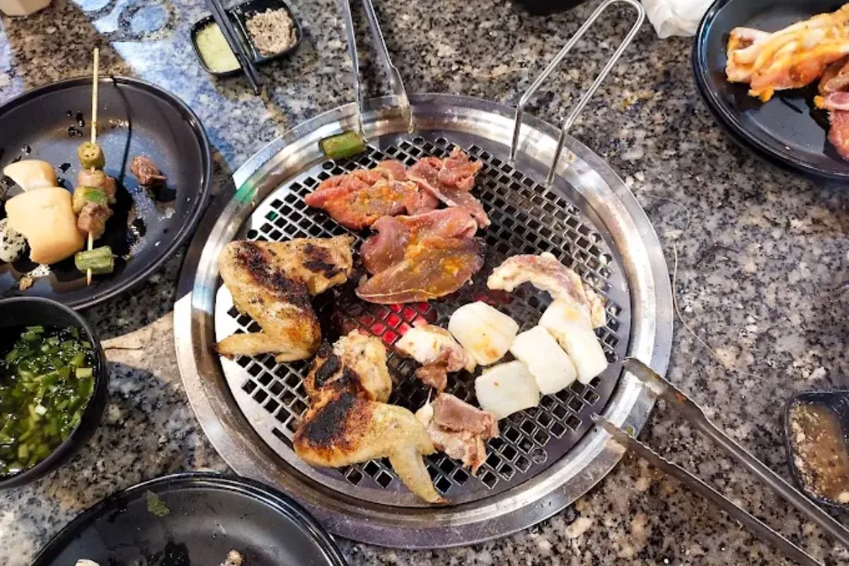 Thưởng thức buffet tại quán Tui - buffet lẩu nướng