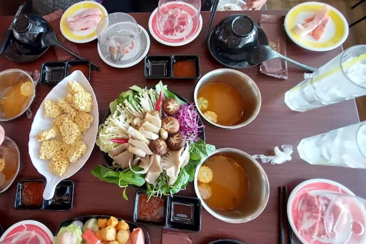 Lẩu băng chuyền Vạn Hương Mai