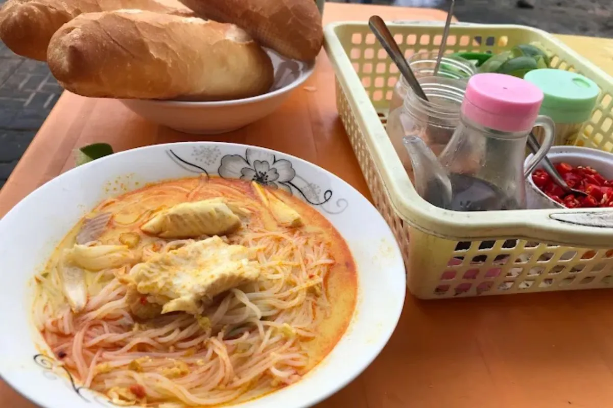 Đặc sản bún nước Kèn Phan Văn Vàng