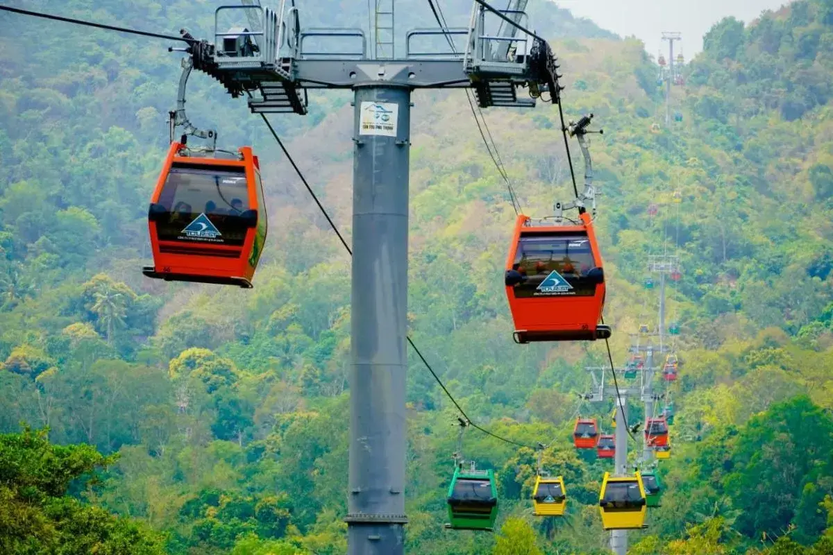 Trải nghiệm cáp treo Núi Cấm, chiêm ngưỡng toàn cảnh từ trên cao, đẹp như một bức họa