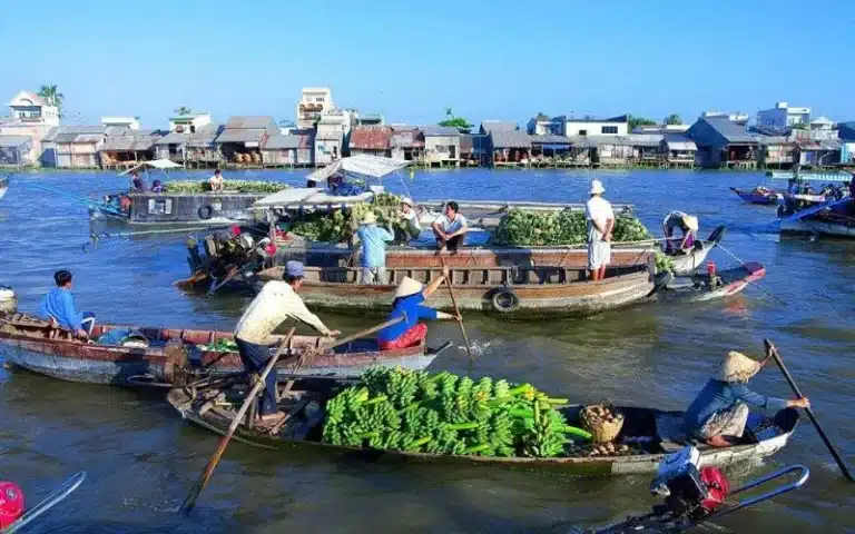 Chợ nổi Châu Đốc - Phiên chợ sông nước đặc trưng của miền Tây