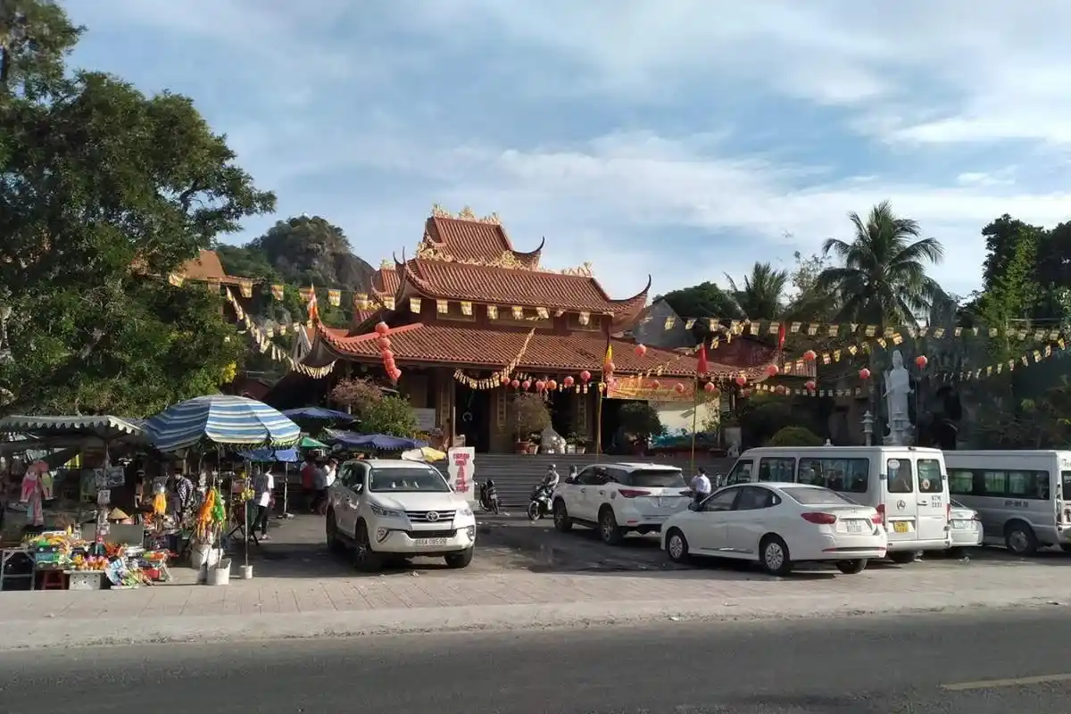 Chùa Bánh Xèo An Giang dưới chân Núi Cậu, điểm đến tâm linh gần Châu Đốc