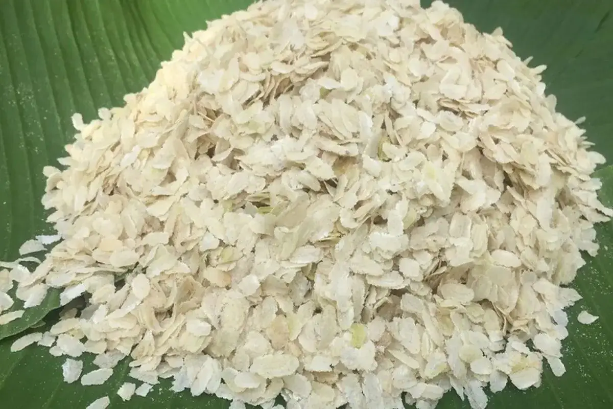 Cốm dẹp là món ăn truyền thống Châu Đốc rất thích hợp làm quà tặng