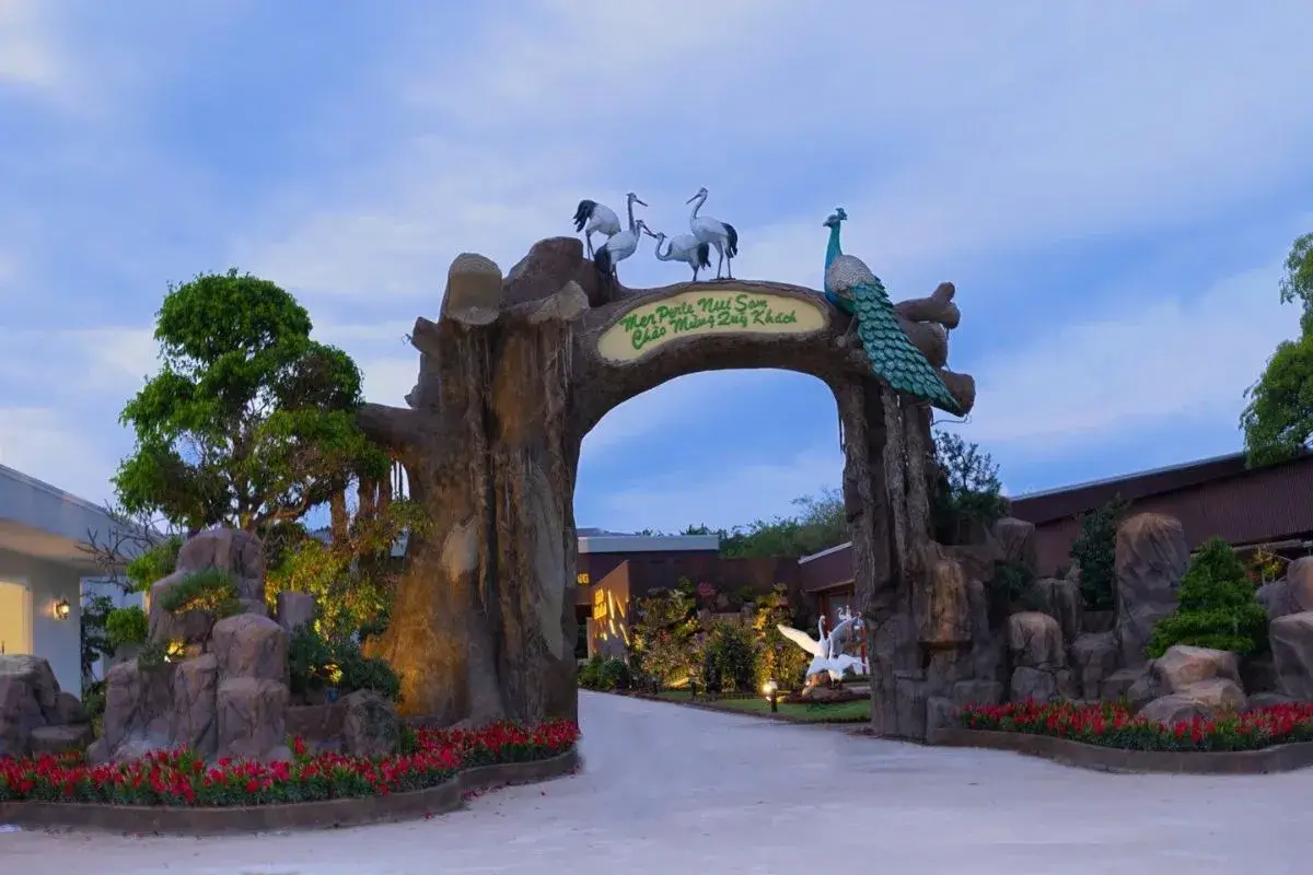 Đến Châu Đốc, du khách hãy lựa chọn MerPerle Nui Sam