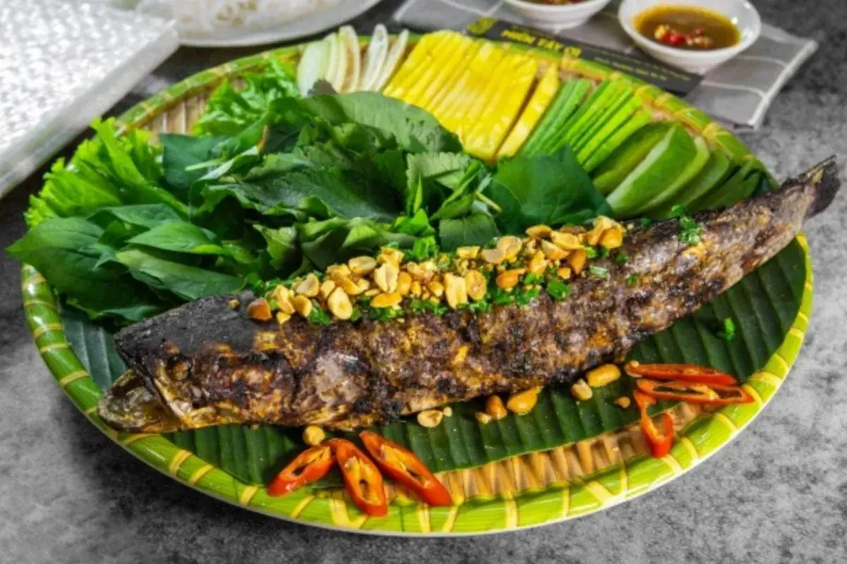 Cá lóc nướng trui đậm chất miền Tây sông nước