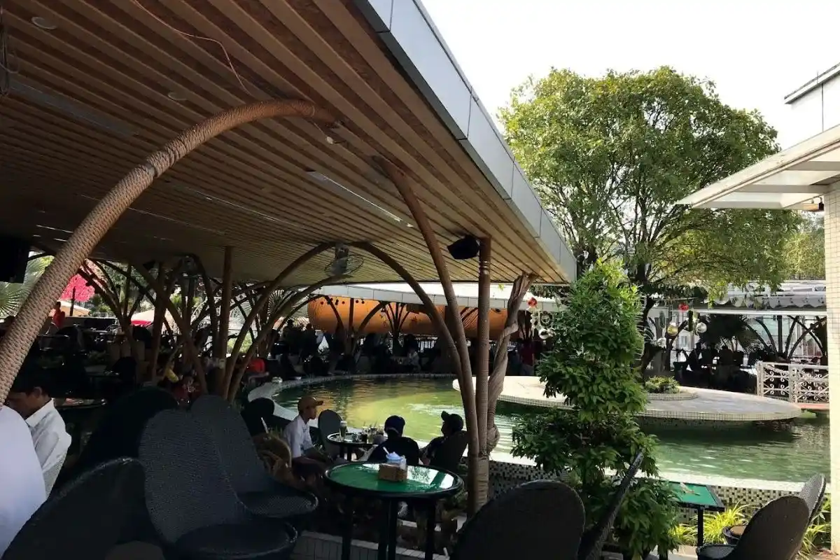 Thư giãn tại Thứ 7 Cafe, quán cà phê sân vườn tại Châu Đốc với không gian xanh mát như ốc đảo miền Tây