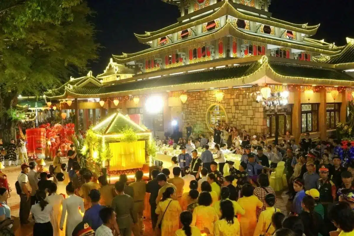 Lễ hội chùa bà