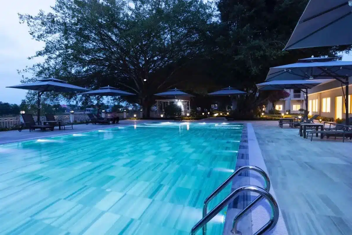 Hồ bơi vô cực tại MerPerle Nui Sam