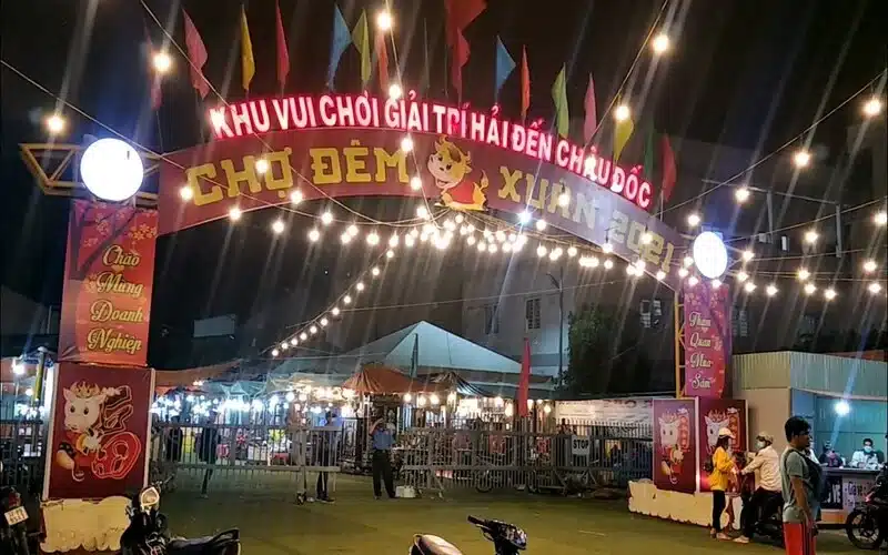 Chợ đêm Châu Đốc: Thiên đường ẩm thực và mua sắm miền Tây