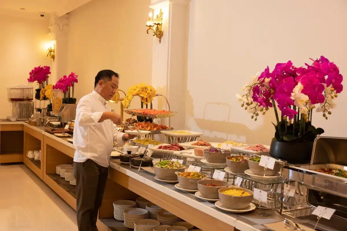 Nhà hàng với các món ăn đa dạng & đặc sắc