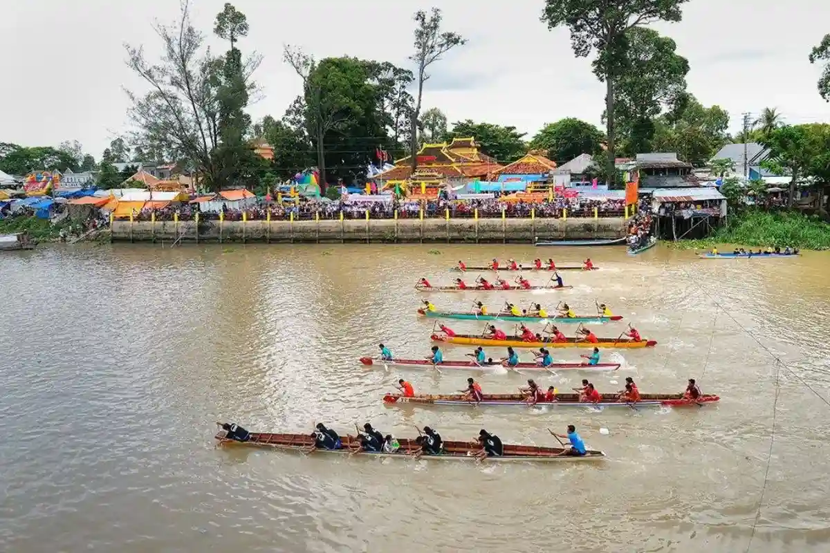 Có rất nhiều trò chơi dân gian trong lễ hội