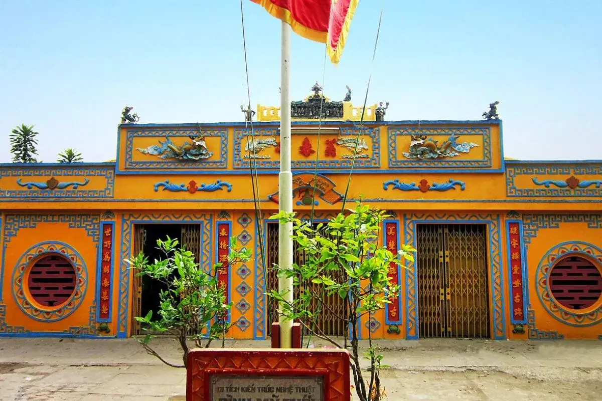 Đình thần Mỹ Thới có kiến trúc truyền thống Nam bộ