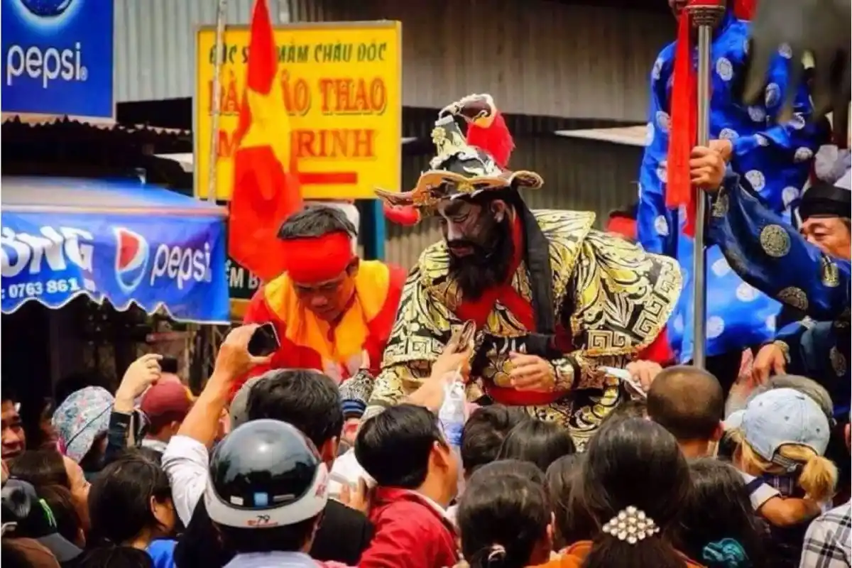 Lễ hội thường được tổ chức vào rằm tháng giêng