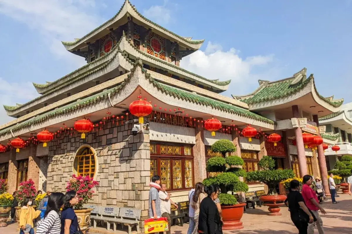 Viếng Miếu Bà