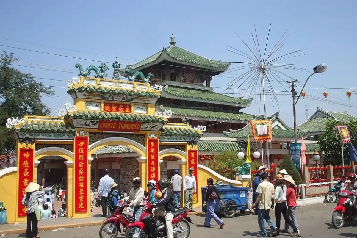 Lưu ý lễ vật và trang phục để trải nghiệm tham quan miếu Bà Chúa Xứ trọn vẹn