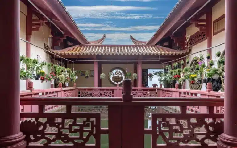 Chùa Long Sơn Núi Sam: Lối kiến trúc cổ kính và yên bình